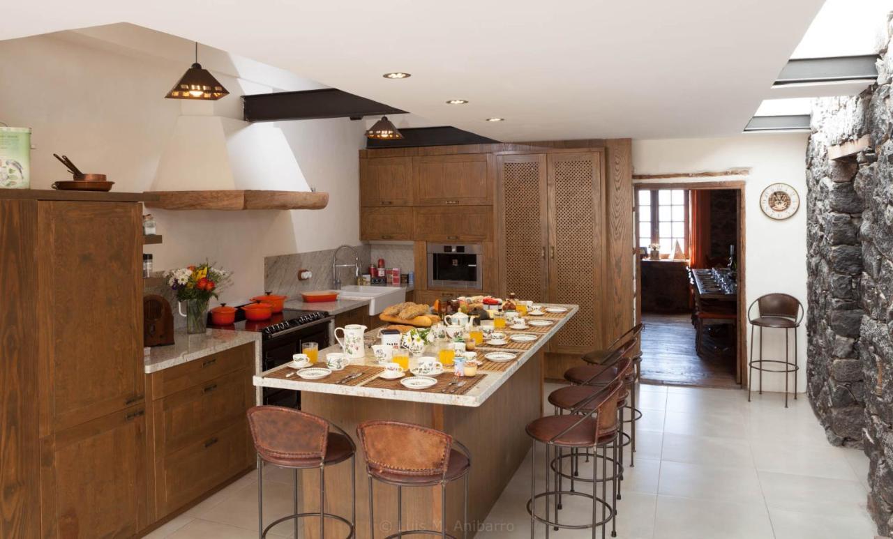 Historic Canarian House, Private Heated Infinity Pool, Bbq, Wifi + Panoramic Ocean Views Arona  Eksteriør bilde